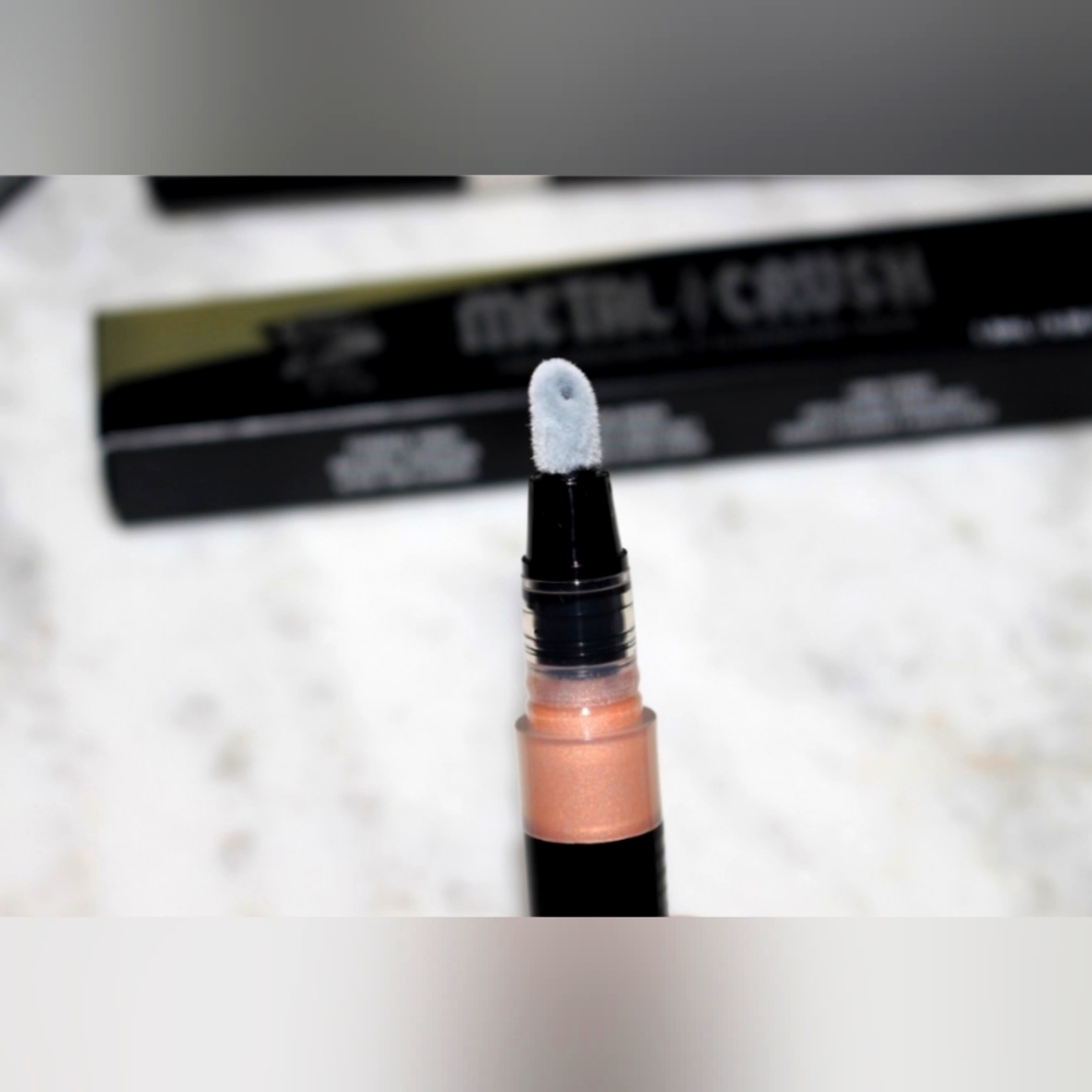 5/75$ Kat Von D Metal Crush Liquid Highlighter Color: Helix